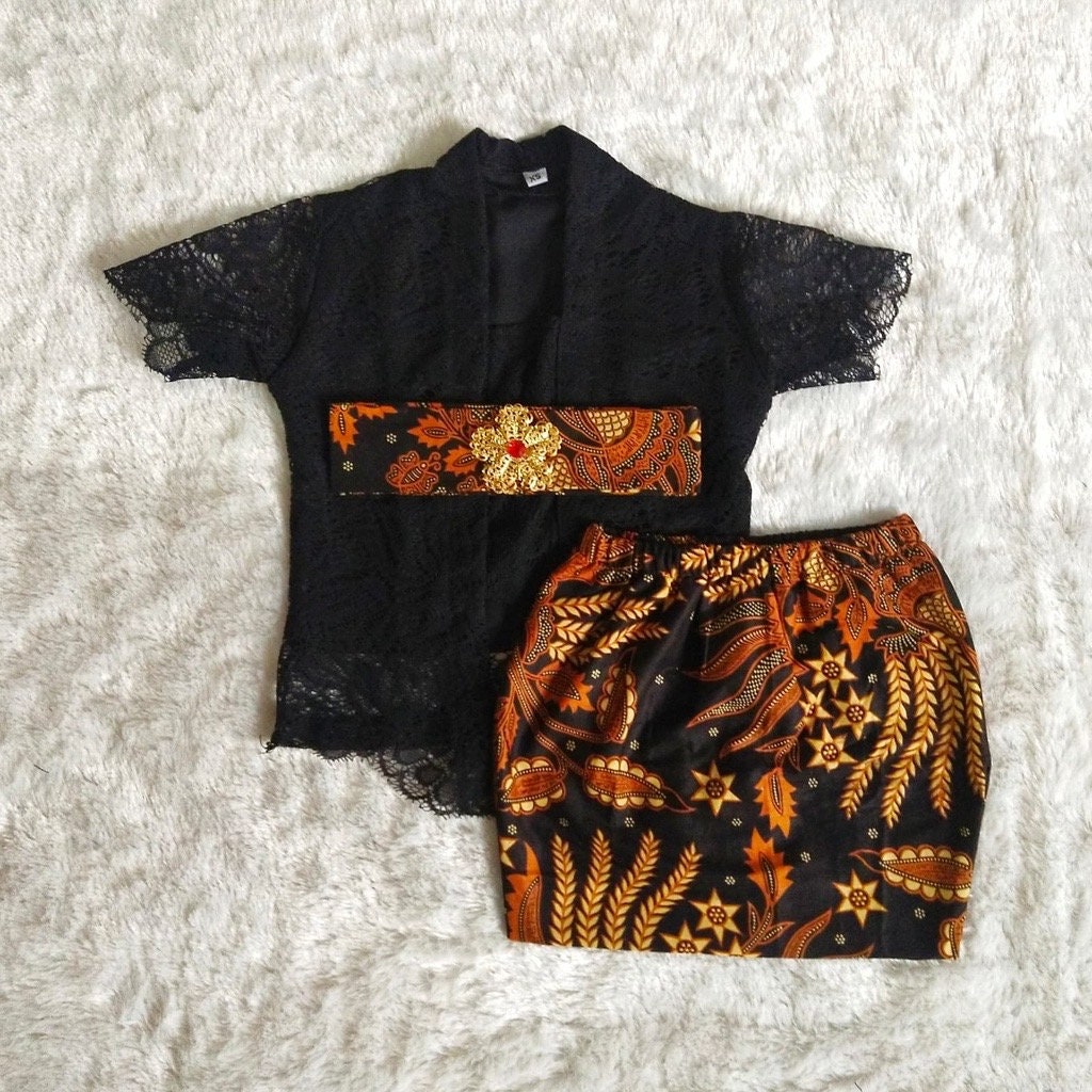 LACE KUTUBARU Baby Kebaya Set with Short Batik Skirt | Traditional Outfit (0–2.5 Years)