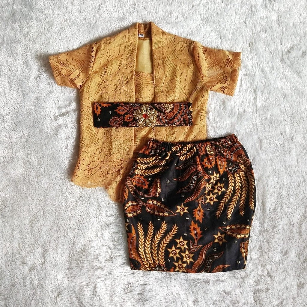 LACE KUTUBARU Baby Kebaya Set with Short Batik Skirt | Traditional Outfit (0–2.5 Years)