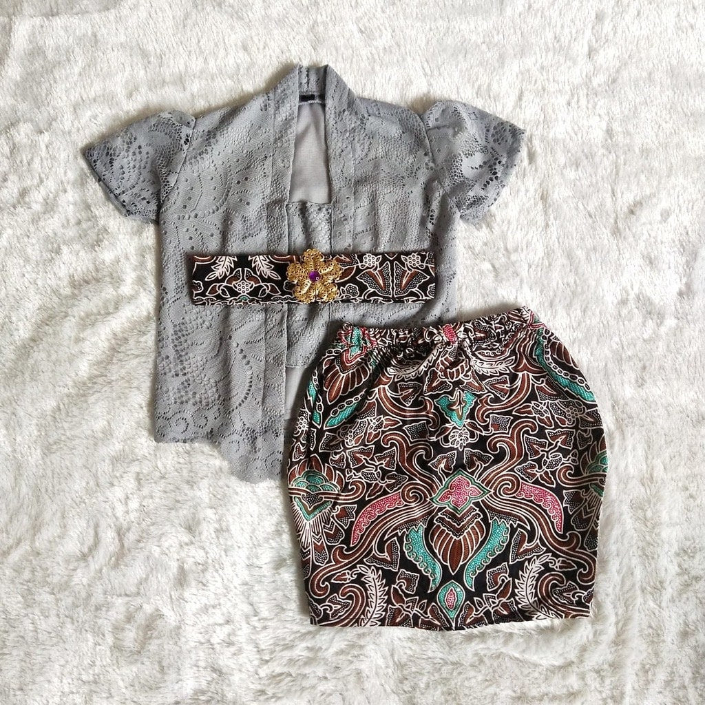 LACE KUTUBARU Baby Kebaya Set with Short Batik Skirt | Traditional Outfit (0–2.5 Years)